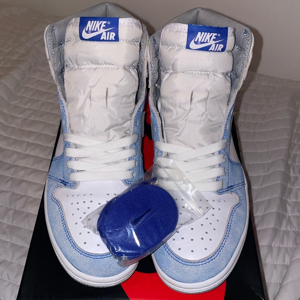 Men’s Jordan 1 Retro High OG Hyper Royal size 8